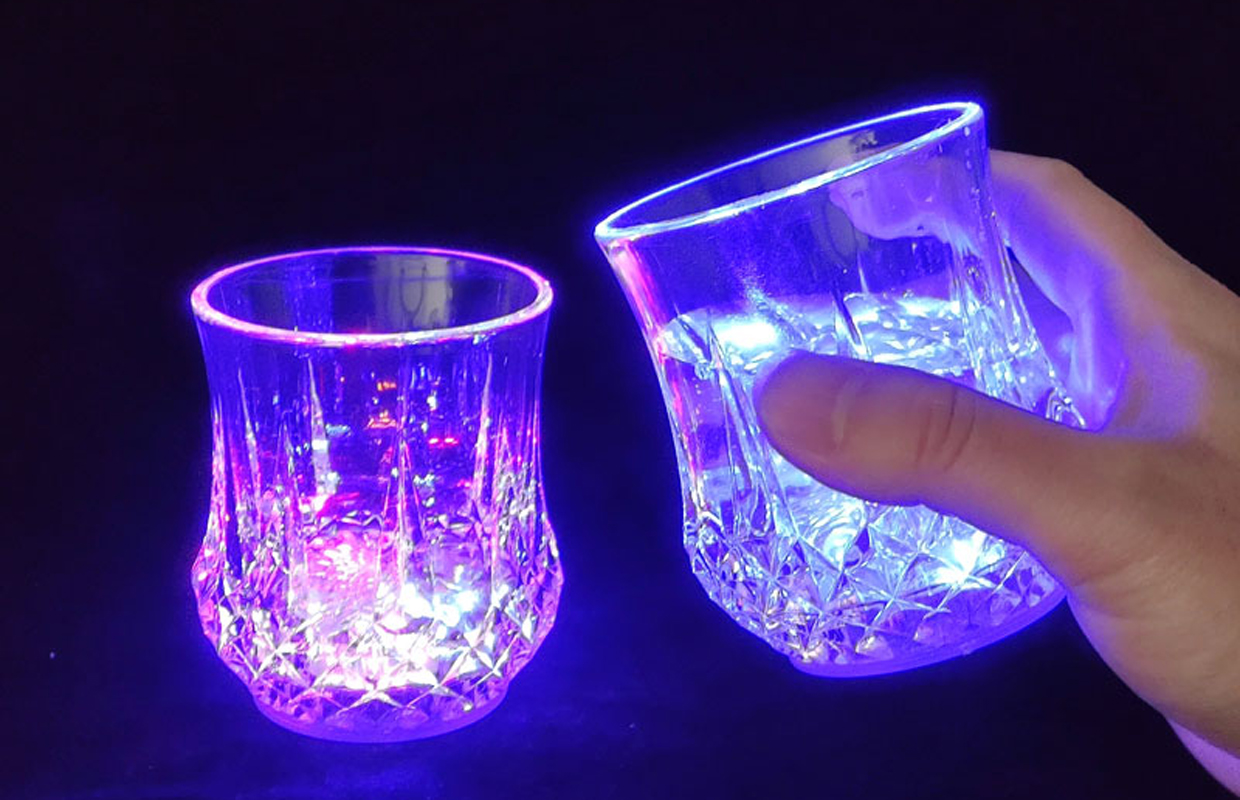 LED创意水触发透明闪光菠萝杯
